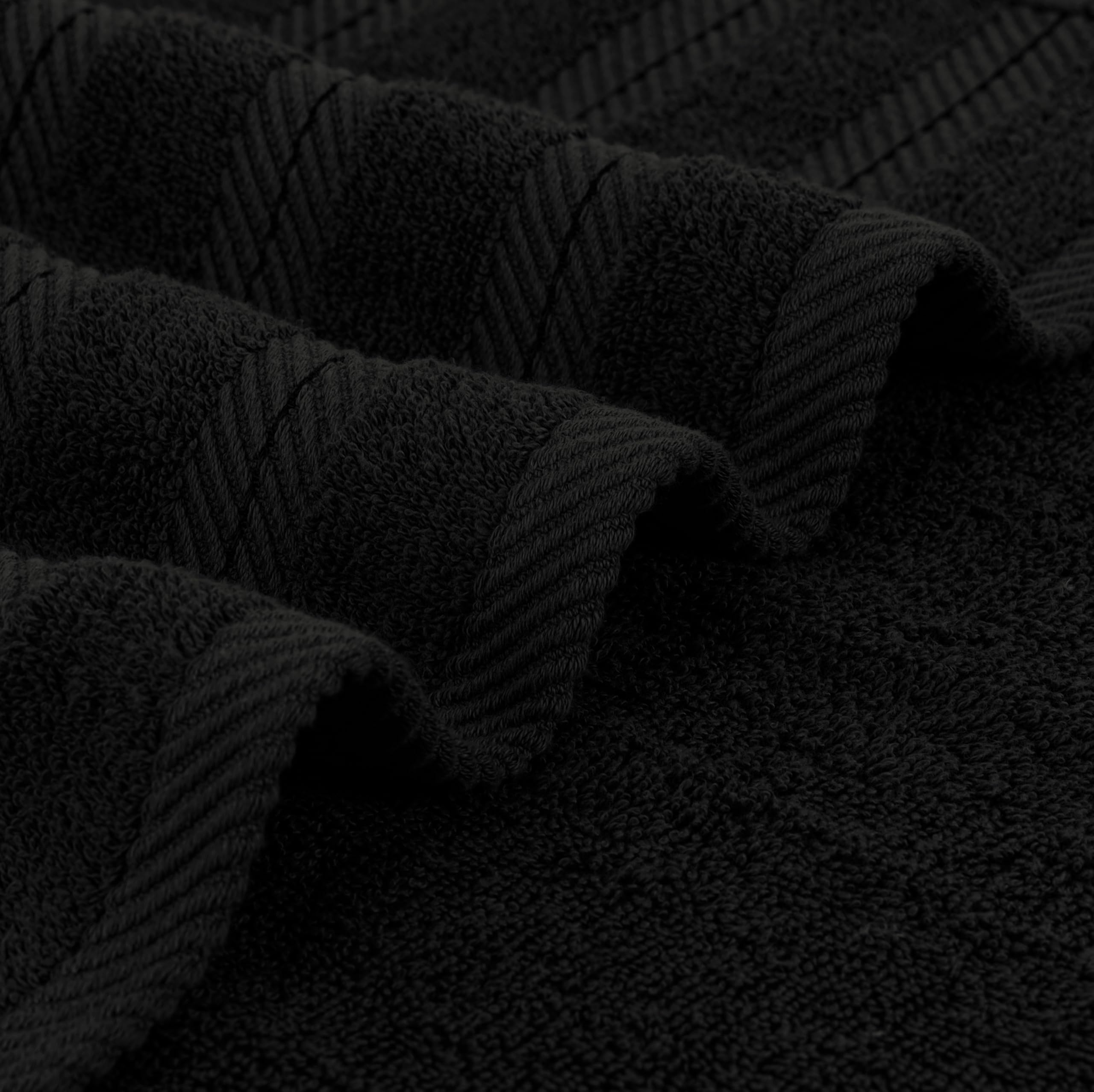 Utopia Towels quatre serviettes pliées, rangement compact et homogène