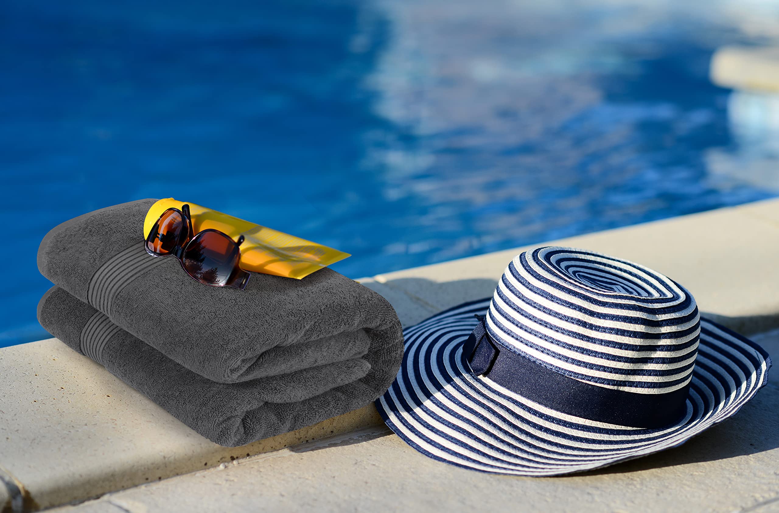 Utopia Towels drap au bord de la piscine montrant polyvalence pour loisirs