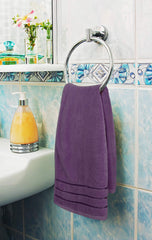 Utopia Towels serviette de bain pliée montrant la taille et l’échelle