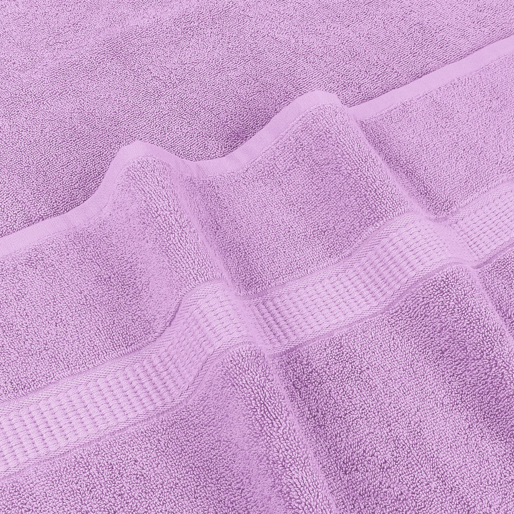 Utopia Towels serviette enroulée montrant l'échelle et le format généreux