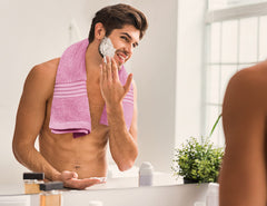 Utopia Towels serviette main pliée montrant compacité et facilité de rangement