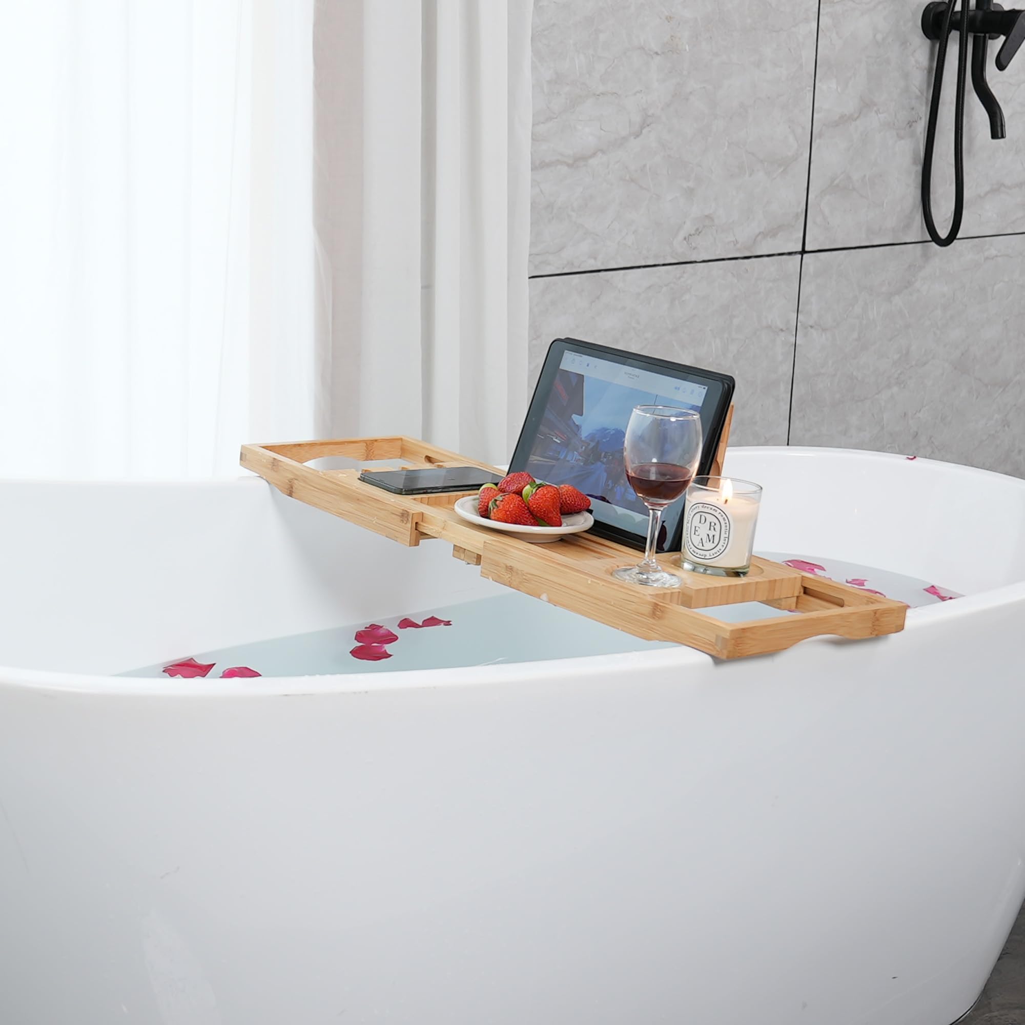 Utoplike plateau en contexte lifestyle salle de bain apportant ambiance spa