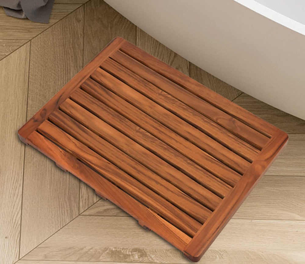 Utoplike tapis placé devant une baignoire démontrant polyvalence d'usage