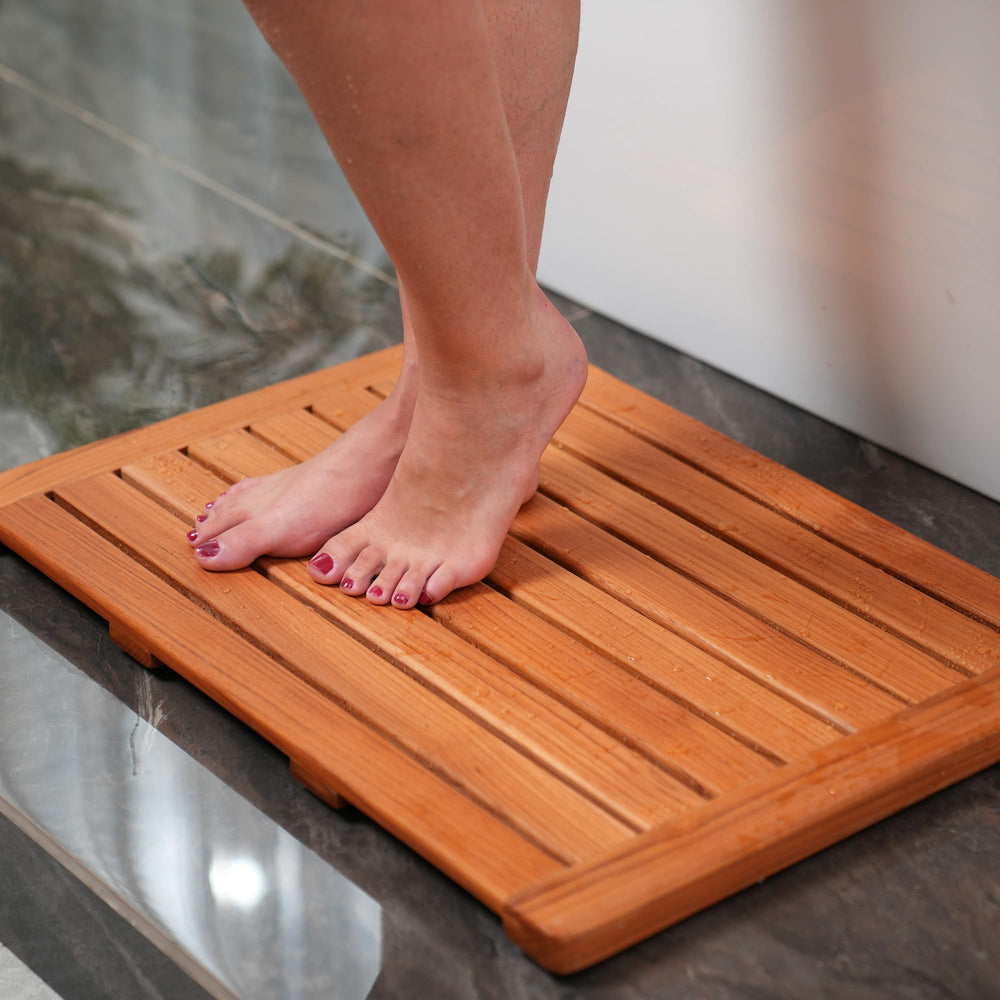 Utoplike tapis posé dans une douche illustrant usage sûr et esthétique