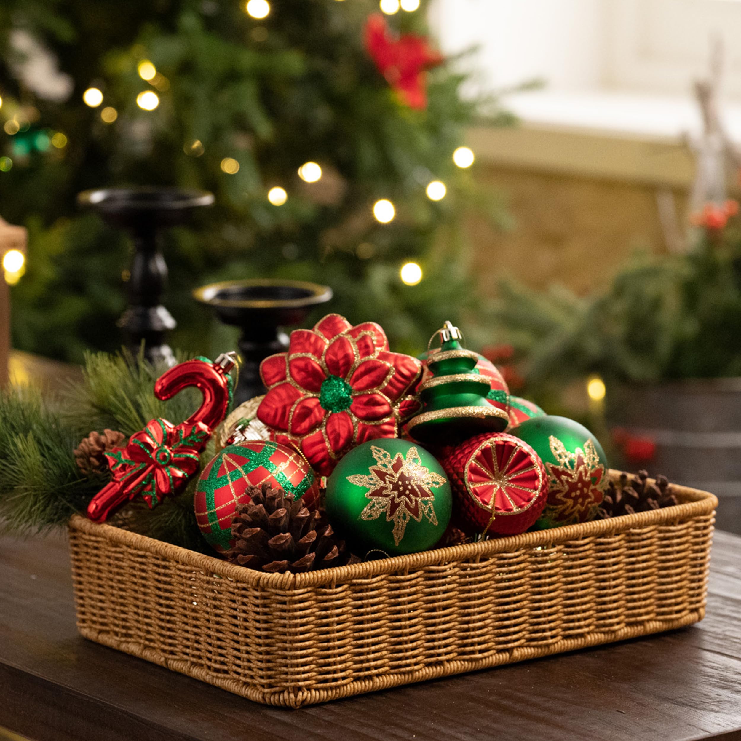 Valery Madelyn décor sur sapin montré en situation créant ambiance chaleureuse
