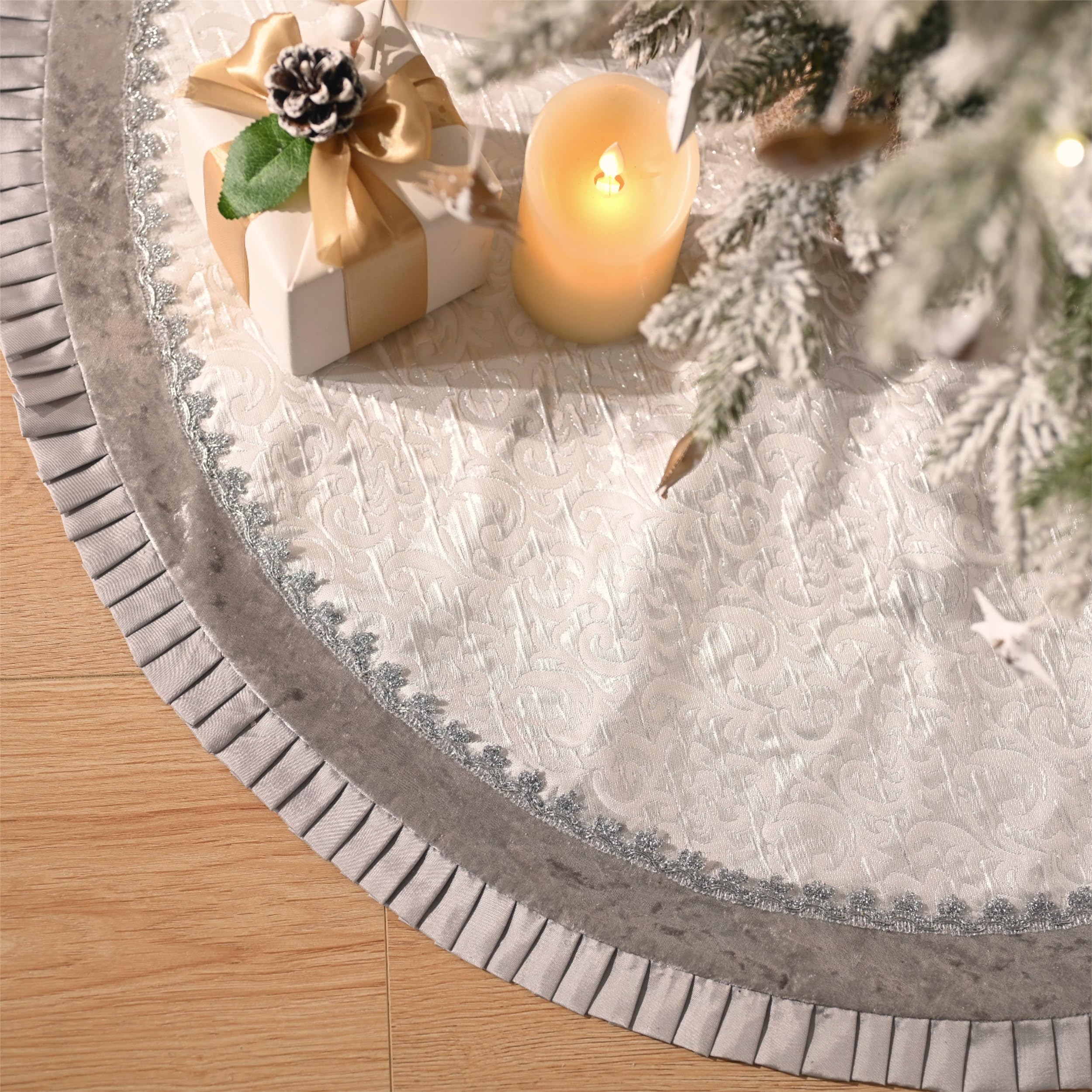 Valery Madelyn gros plan broderie sur velours, détail décoratif raffiné