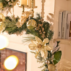 Valery Madelyn gros plan magnolia décoratif ajoutant élégance naturelle