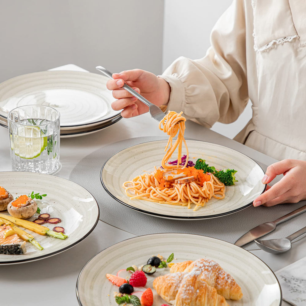 vancasso assiette en situation de service, présente les plats avec élégance