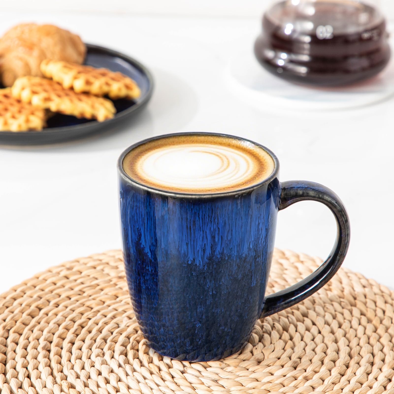 vancasso tasses disposées sur une table, style minimaliste élégant