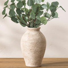 Vanselia vue de face du vase céramique apportant charme rustique