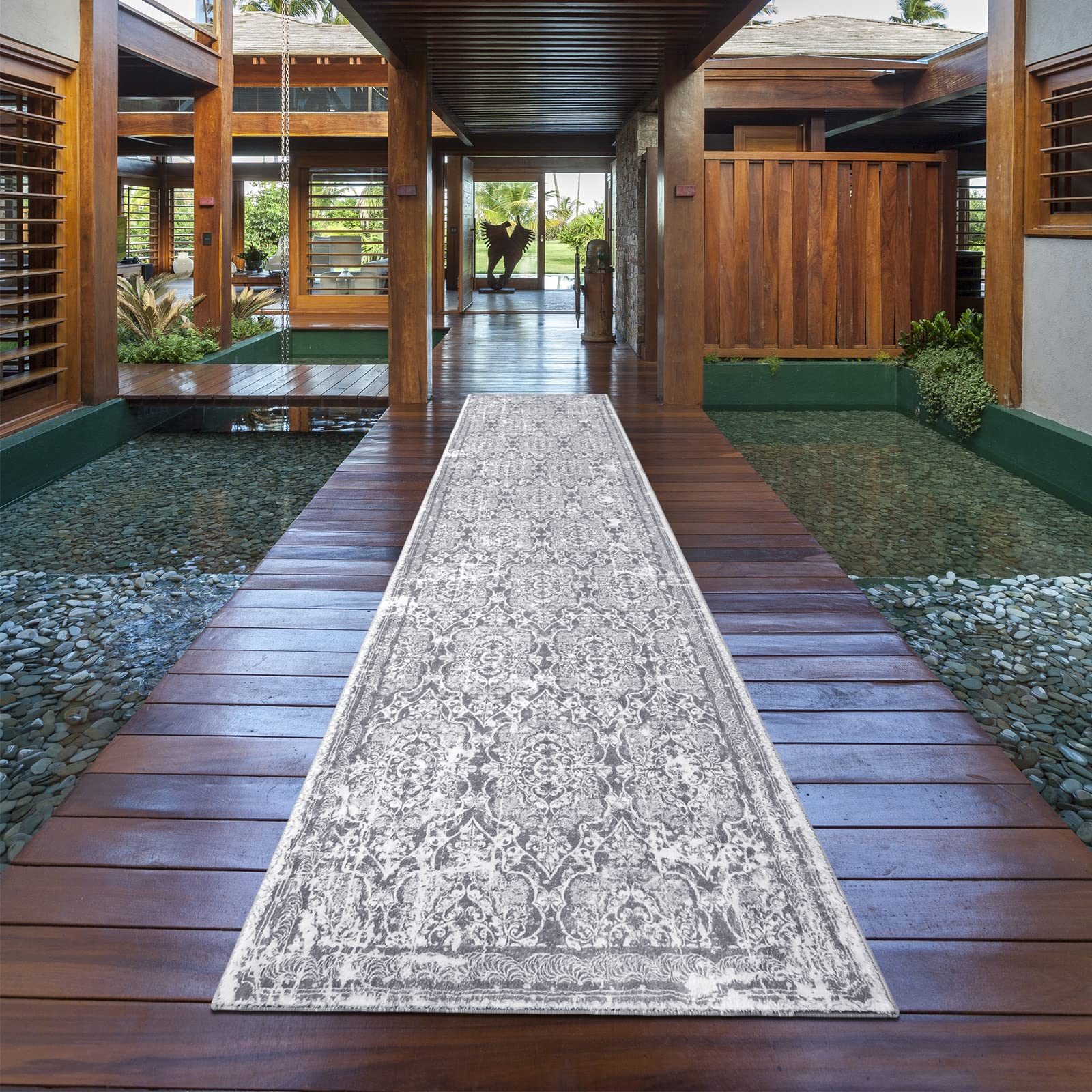 Vaukki tapis à l'échelle montrant longueur 2'6''x10' pour espace