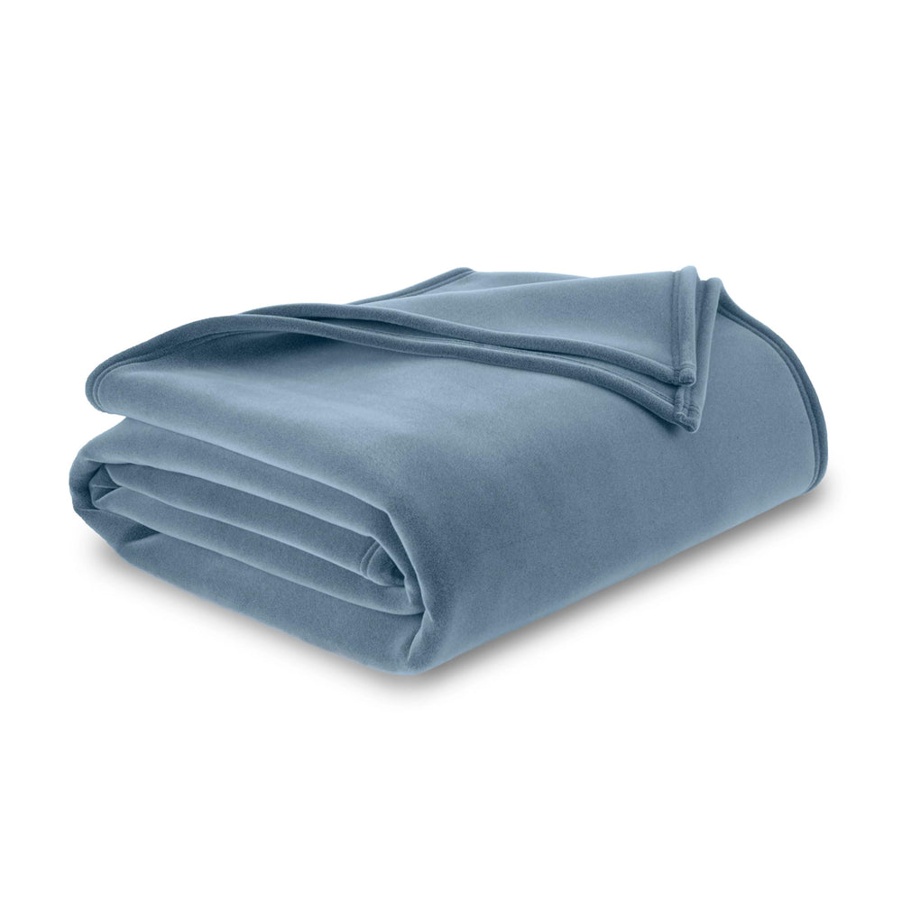 Vellux couverture face avant montrant la couleur bleue et un look accueillant