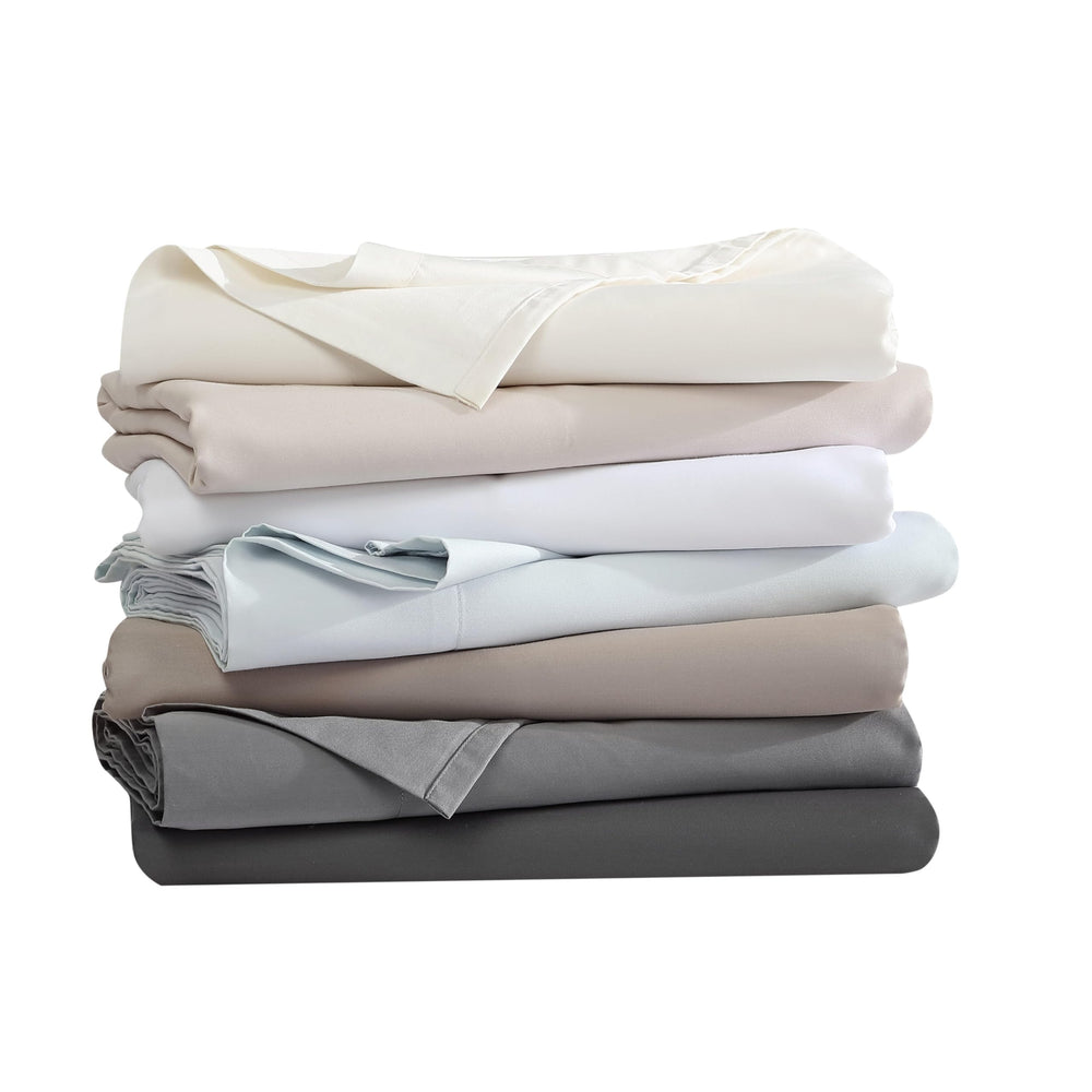 Vera Wang lit mis en scène dans une chambre moderne inspirant confort et design