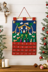 Vermont Christmas Company calendrier suspendu sur un mur de salon, crée une ambiance festive familiale