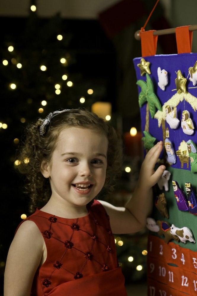 Vermont Christmas Company calendrier posé à côté d'une règle pour comparaison de taille, visibilité idéale