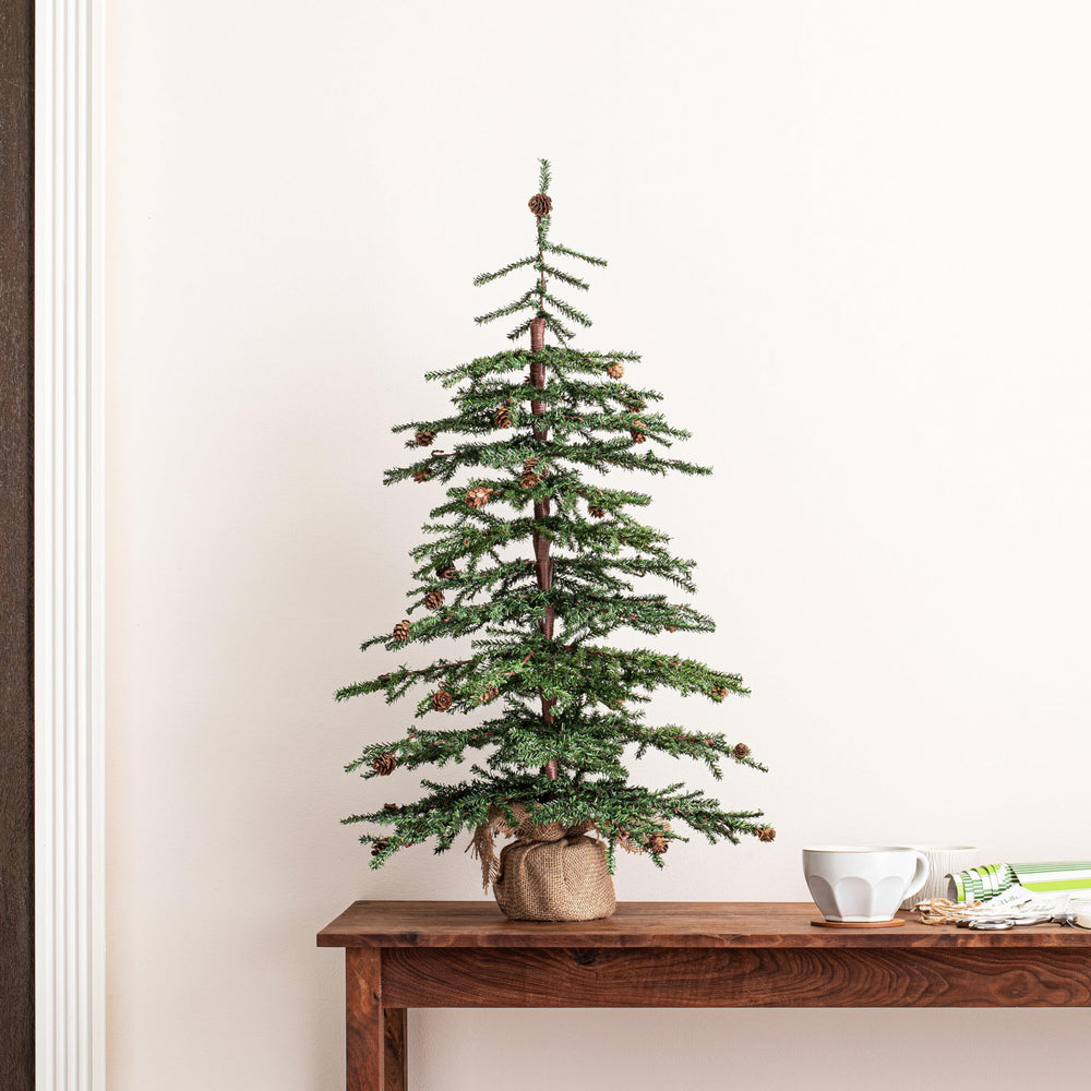 Vickerman gros plan branches et aiguilles montrant réalisme et texture