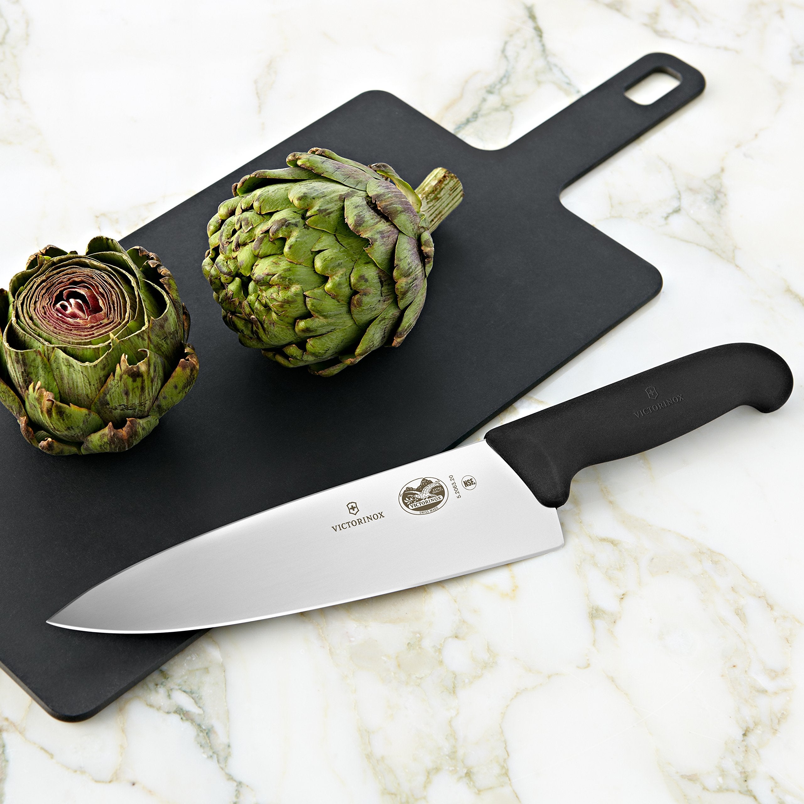 Victorinox ciseaux de cuisine en usage, coupe précise et polyvalence