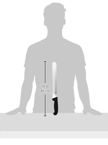 Victorinox Fibrox Pro en usage sur table, coupe précise et contrôle sûr