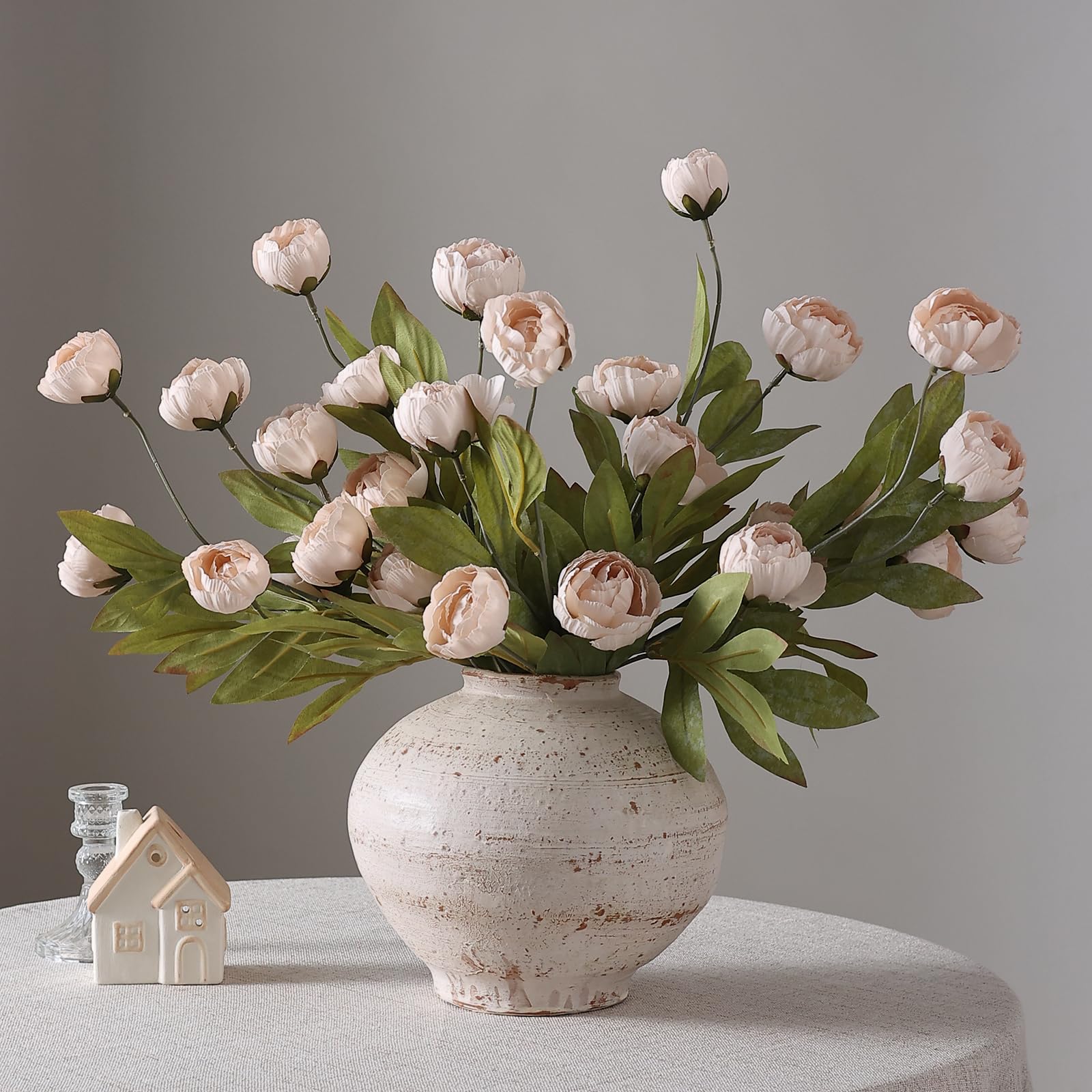 VIERENA scène de salon avec pivoines beige, atmosphère chaleureuse
