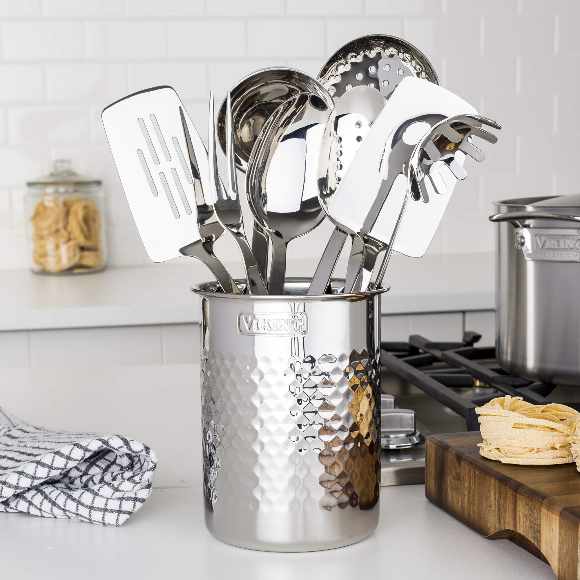 Viking gros plan texture martelée en inox, finition décorative et résistante