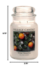 Village Candle pot à côté d'objets pour échelle, dimensions pratiques et décoratives