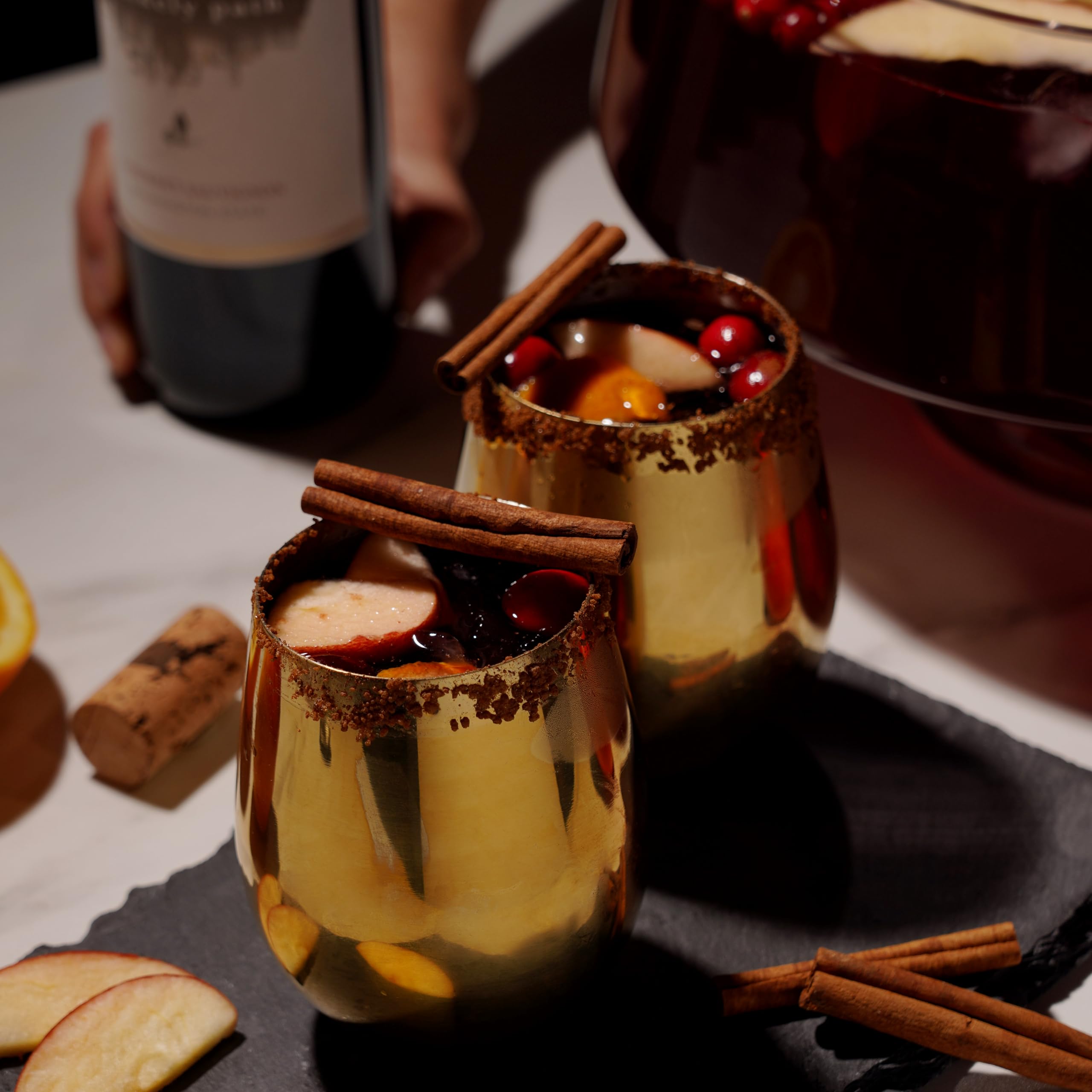 Viski présentés pour un dîner valorisant l’ambiance de table