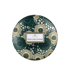 Voluspa étain face avant montrant l’étiquette élégante et un design décoratif
