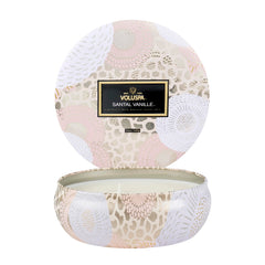 Voluspa santal vanille boîte devant montrant design et élégance pour déco