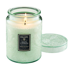 Voluspa jarre face montrant design élégant et ajout décoratif