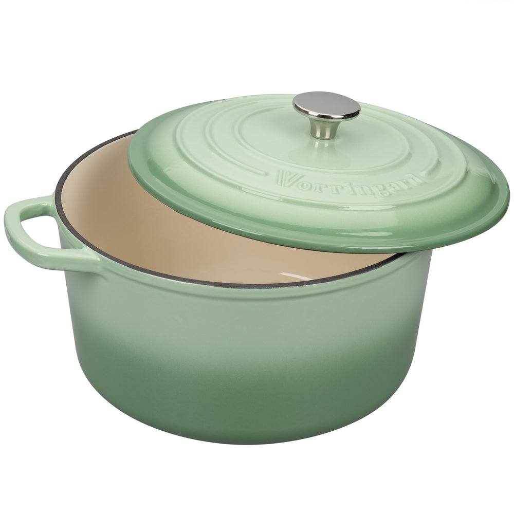 VORRINGARD cocotte en cuisine avec pain au levain, cuisson homogène et présentation