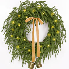 Waipfaru couronne sur porte avant apporte accueil festif