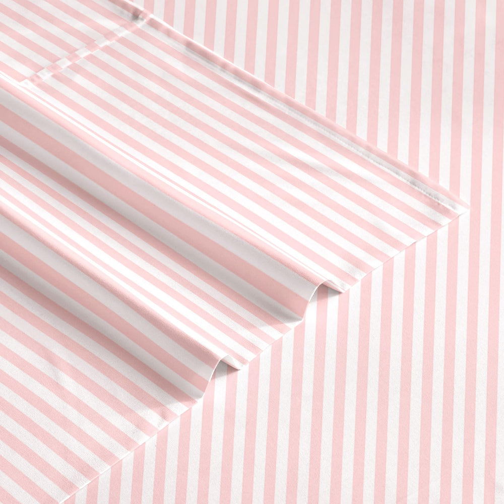 Wake In Cloud drap plat plié montrant les dimensions généreuses et le tombé
