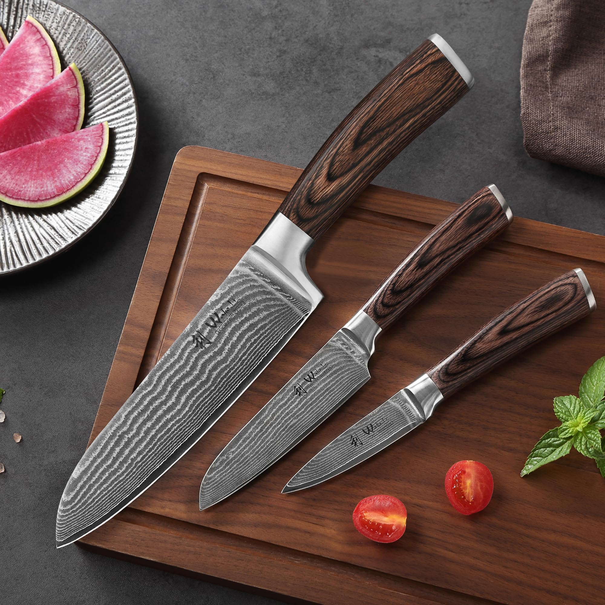 Wakoli lame Santoku en gros plan montrant tranchant net pour coupes précises