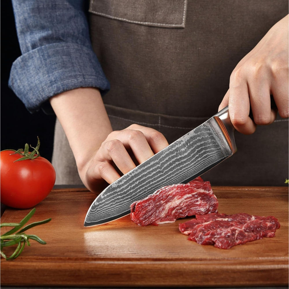 Wakoli comparaison taille santoku avec assiette pour évaluer échelle