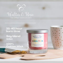 Walter & Rosie bougie allumée en salon crée ambiance chaleureuse et réconfortante