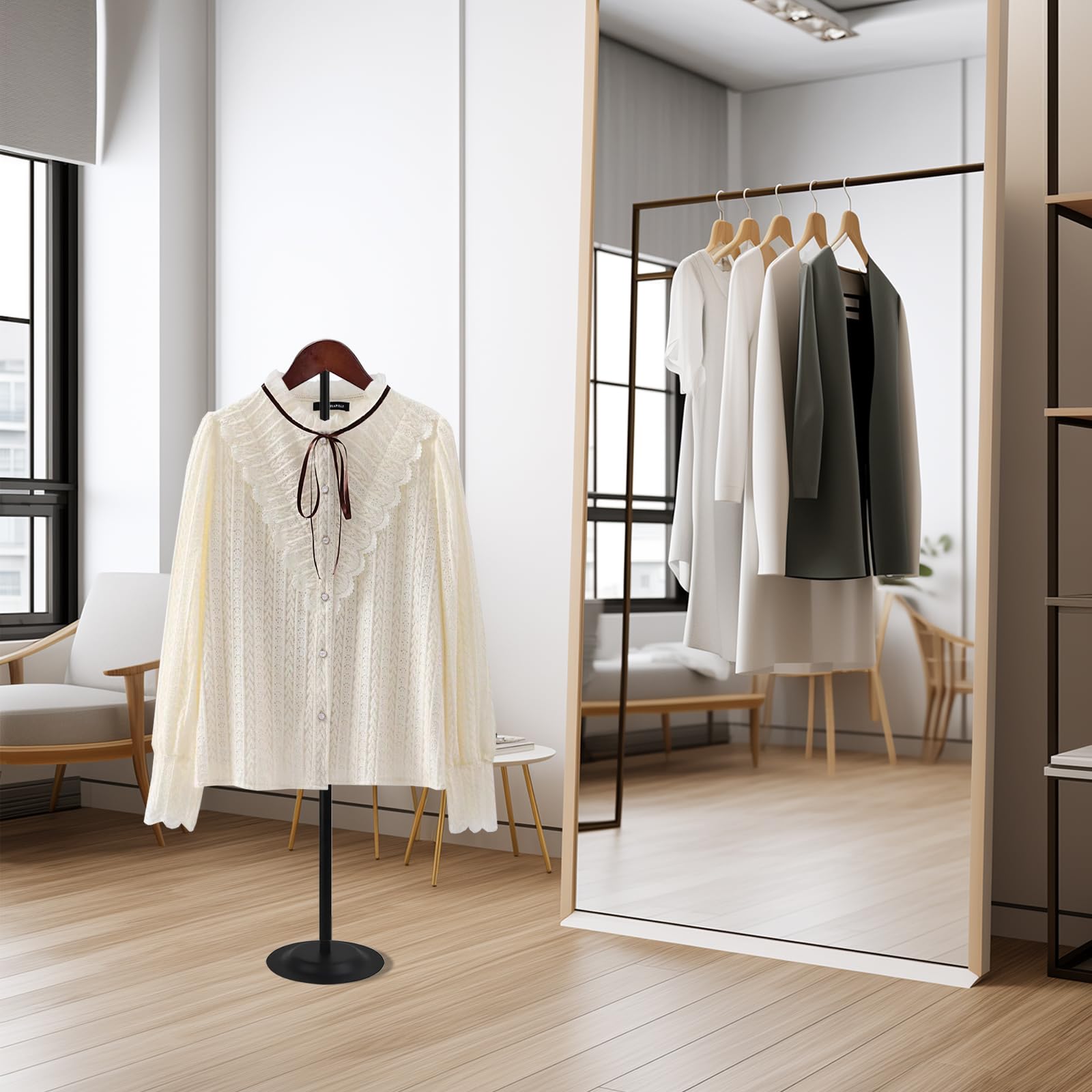 wdbg présentoir en boutique démontrant mise en valeur des vêtements