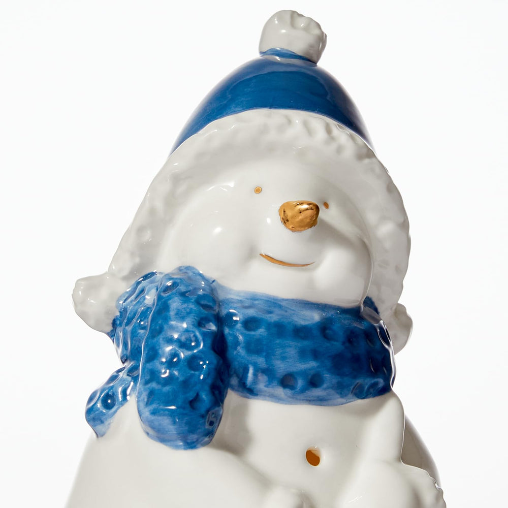 WDS WONDROUS bonhomme tenant un balai illustrant accessoires ludiques et soignés