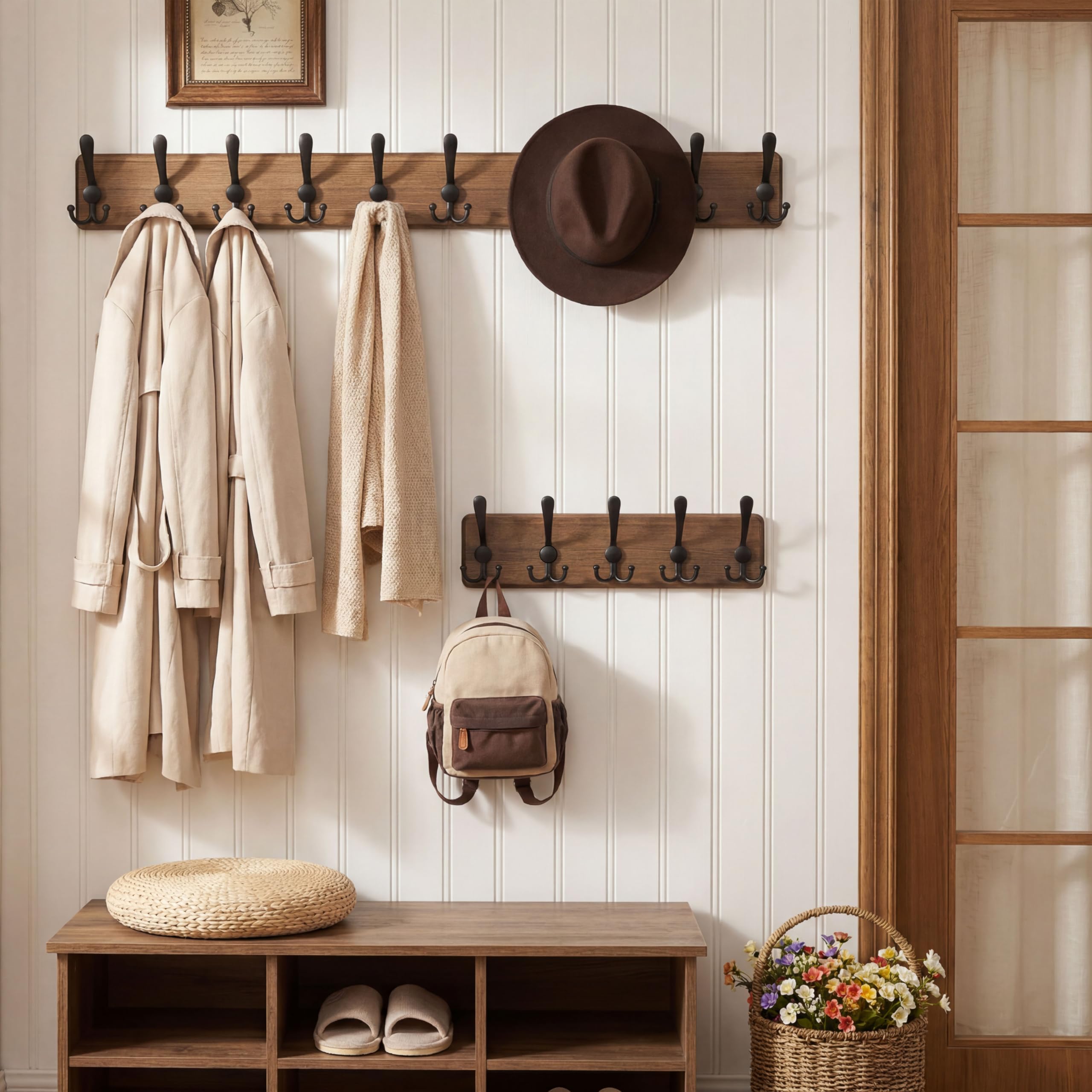 WEBI porte-manteau taille comparative près d'une porte pour échelle