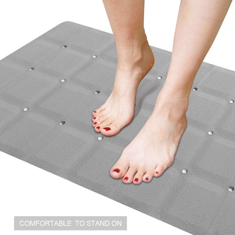 Webos tapis posé sur baignoire texturée offrant stabilité sans ventouses