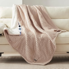 Westinghouse couverture étalée beige montrant confort et chaleur