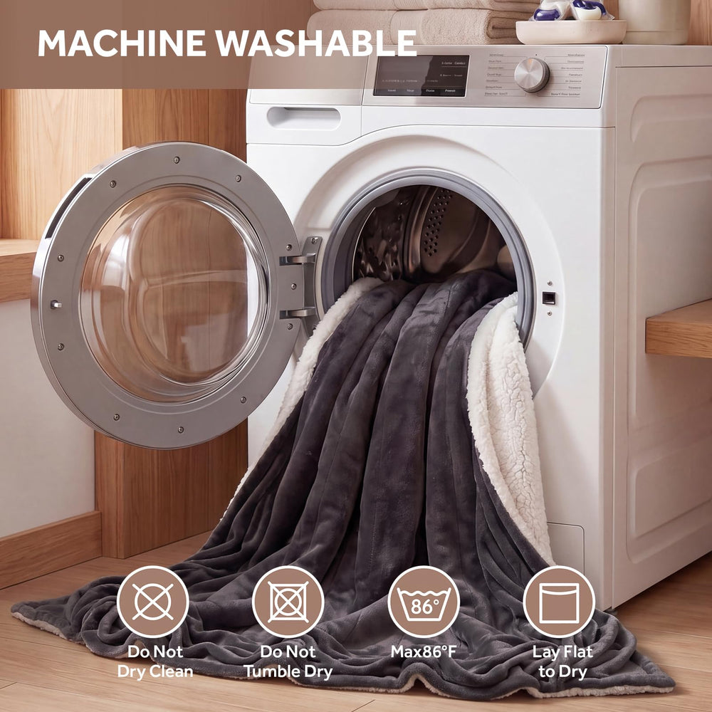 Westinghouse couverture posée sur lit king démontrant couverture généreuse