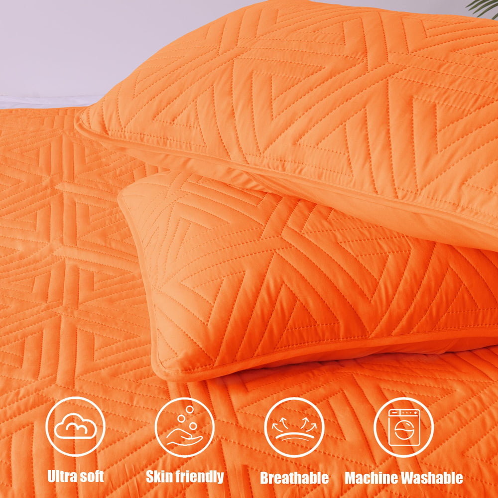 Whale Flotilla mise en scène chambre orange, transforme l'ambiance et ajoute chaleur