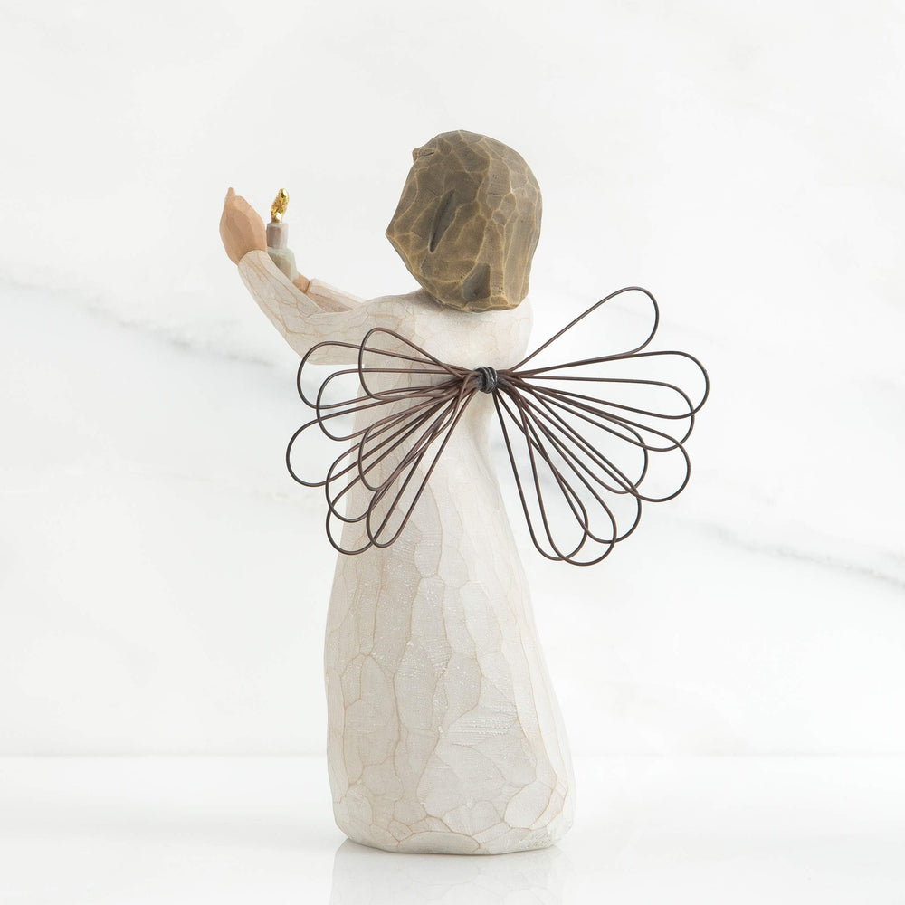 Willow Tree gros plan sur les ailes en fil métal montrant finition artisanale
