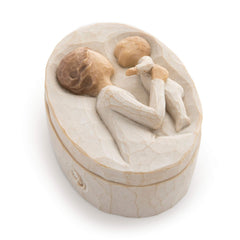 Willow Tree vue avant de la boîte Grandmother, design délicat et cadeau sentimental