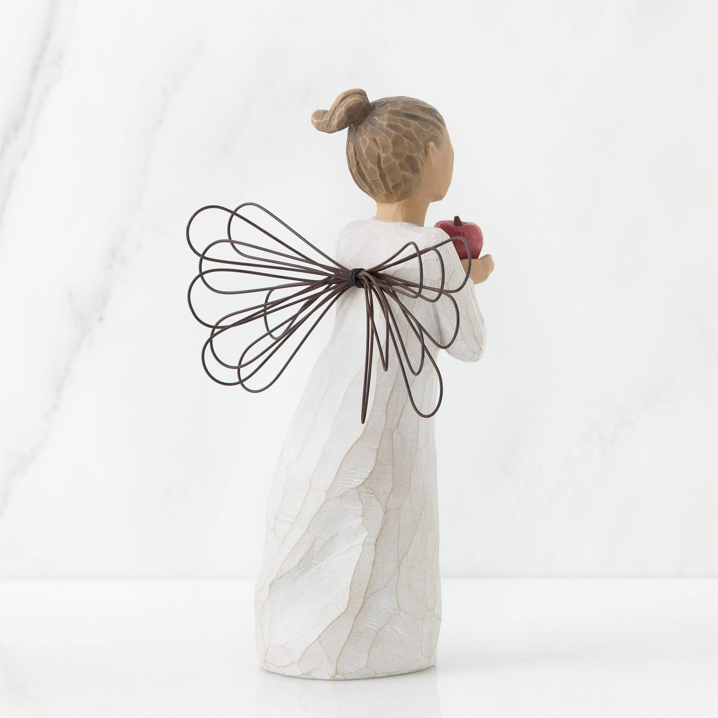 Willow Tree vue de profil montrant l'échelle de 14 cm pour évaluer la taille sur une étagère