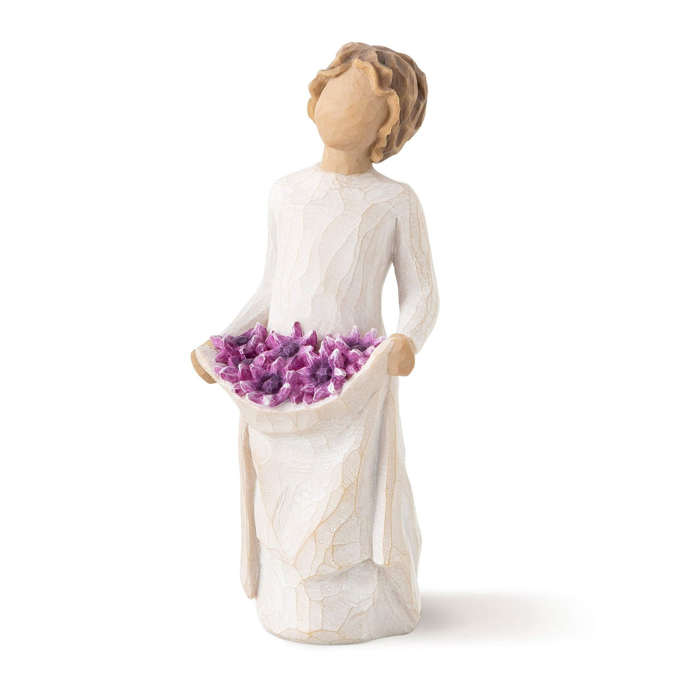 Willow Tree figurine devant vue avant montrant tenue et fleurs, décor élégant