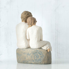 Willow Tree figurine assise sur banc illustrant moment partagé