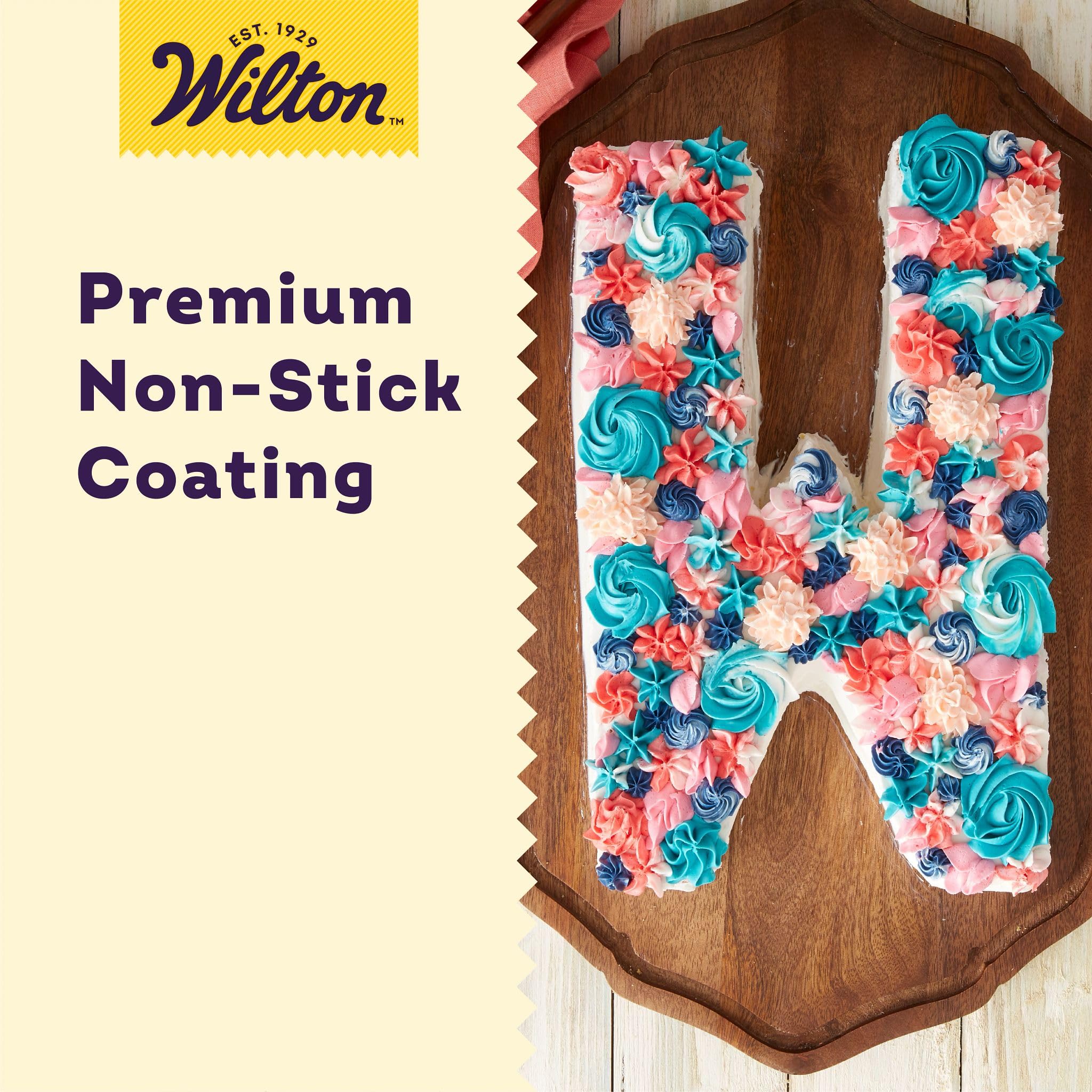 Wilton démoulage d’un gâteau chiffre, sortie propre et présentation soignée