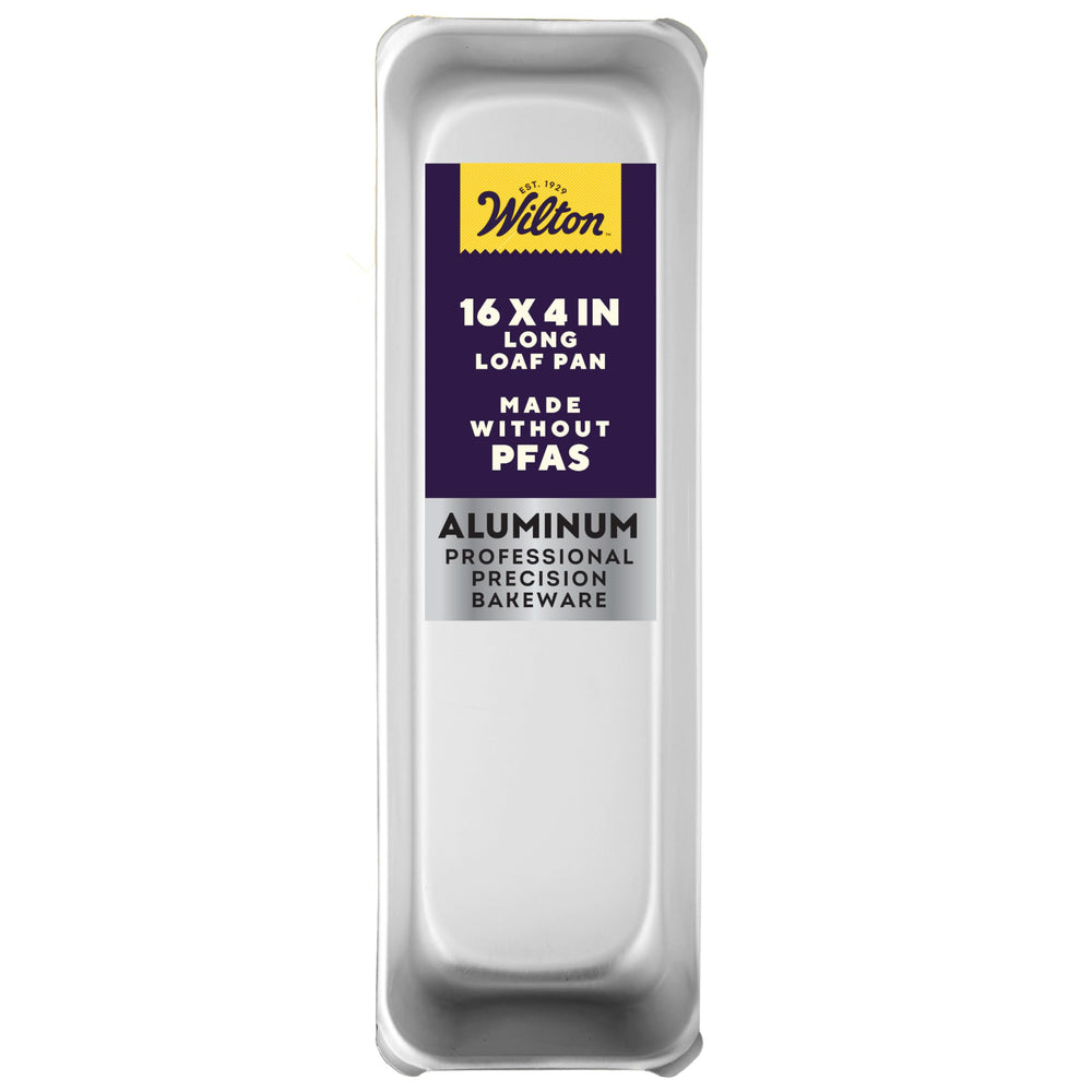 Wilton moule cake long face montrant forme rectangulaire et capacité