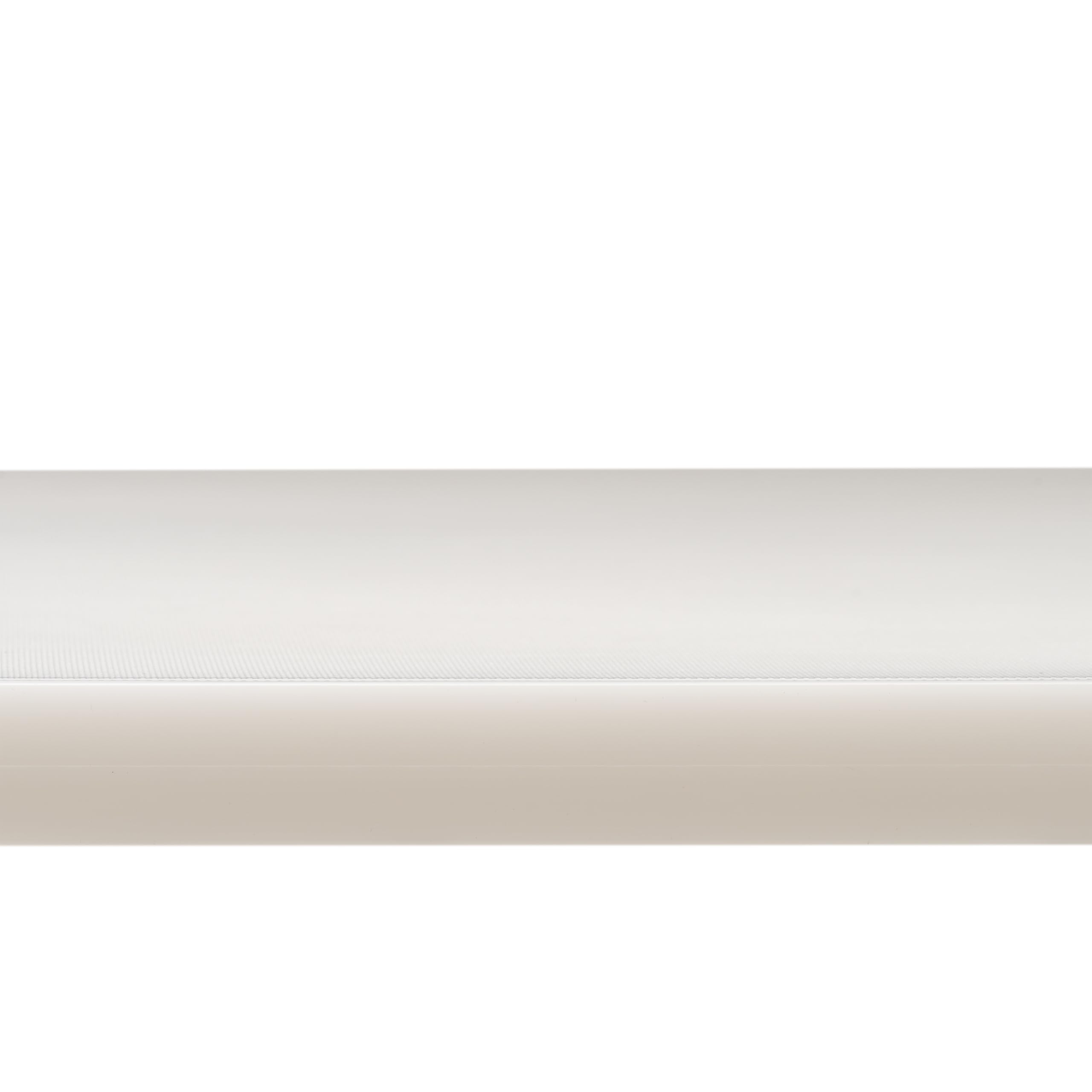Comparaison d'échelle Winco 15x20" montrant espace de travail disponible